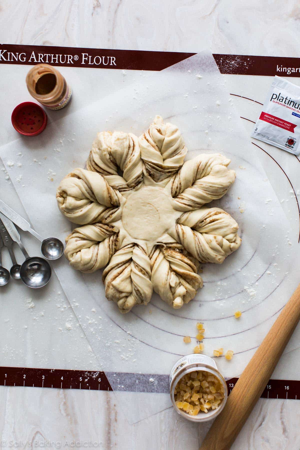 star bread before baking