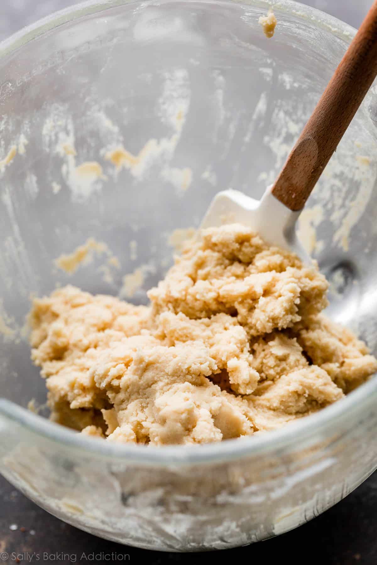 vanilla cookie dough in glass bowl