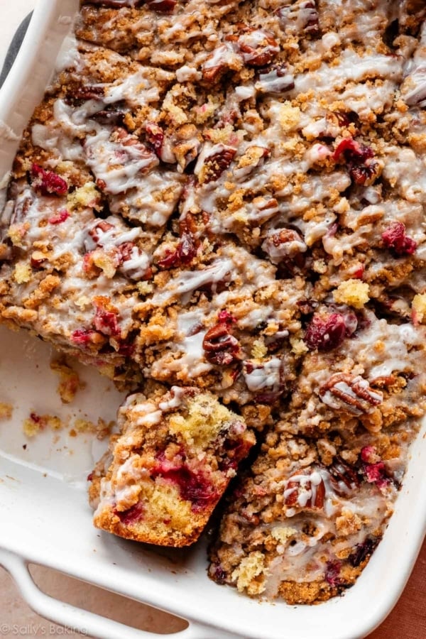 cranberry pecan Christmas breakfast crumb cake.