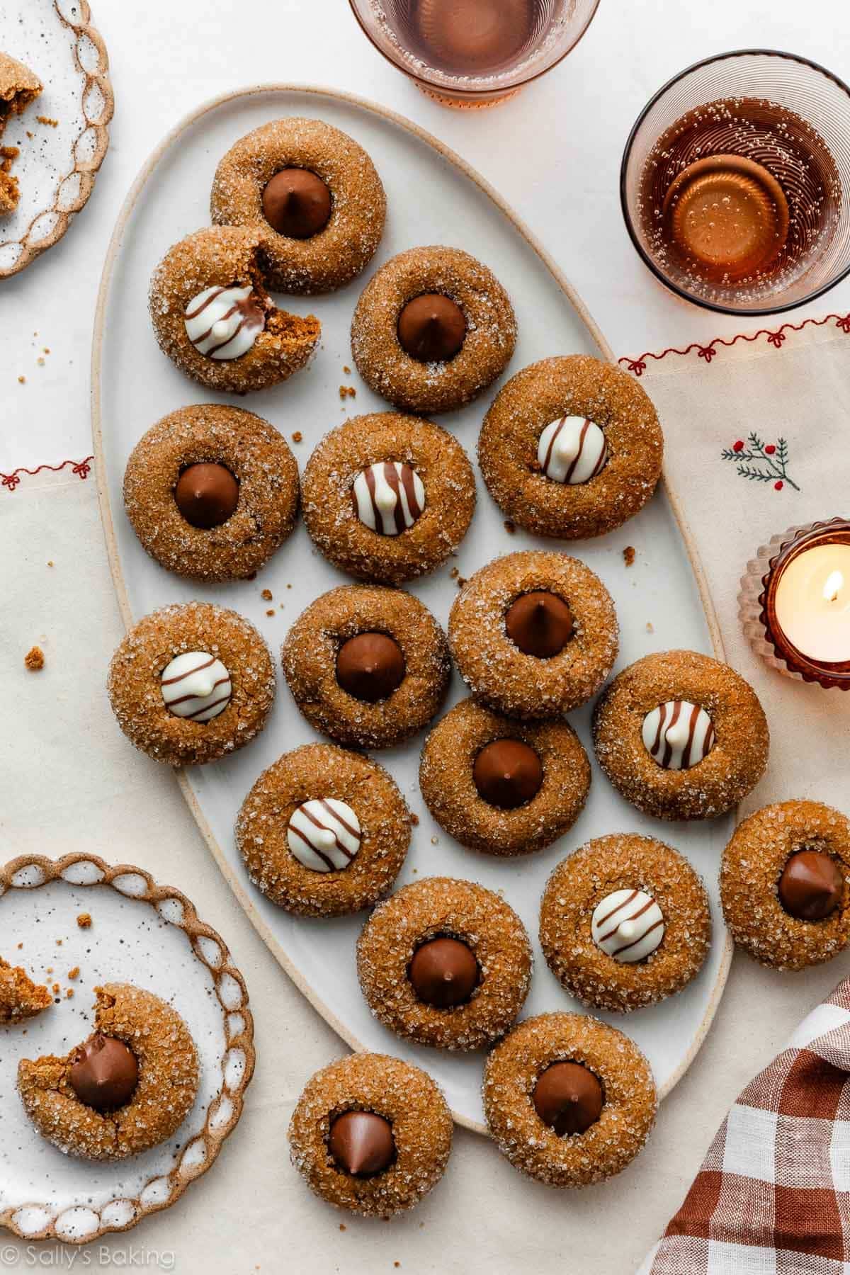 gingerbread blossoms on oval platter.